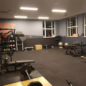 Basic-Fit Nijverdal Piet Heinweg 24/7 - free weight zone