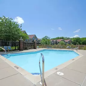 Hampton Lakes Apartments Pool