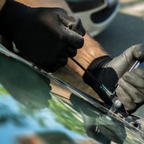 OUR MOBILE AUTO GLASS REPAIR SERVICE SAVES YOU TIME AND KEEPS YOU SAFE.