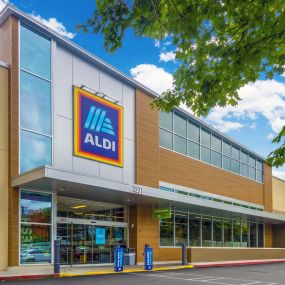 Shopping area with aldi grocery store