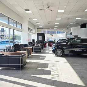 Stratstone Mercedes-Benz of Giffnock Dealership Interior Showroom