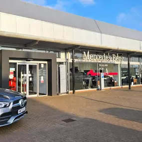 Stratstone Mercedes-Benz of Giffnock Dealership Exterior Front