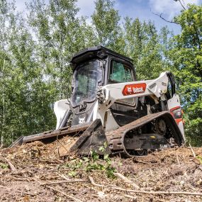Bobcat T86, brush removal with bucket