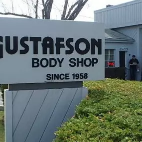 Bild von Gustafson Body Shop of Mundelein