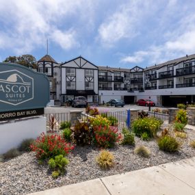 Ascot Suites Hotel Exterior