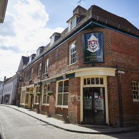 Sandwiched between the Cathedral and the 14th century college, this luxurious country pub with rooms is surrounded by heritage. Menu is a seasonal mix of high-quality, locally-sourced ingredients and fantastic selection of ales and wines.