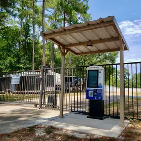 The on-site self-service kiosk at Cap'n Tom's Storage in Willis, TX makes making payments easy and convenient.