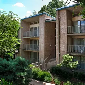 Tysons Glen Apartments & Townhomes Outside