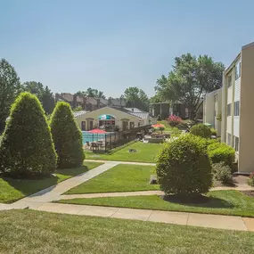 Tysons Glen Apartments & Townhomes Outside