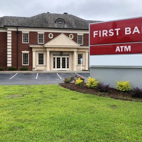 Bild von First Bank - Florence Main, SC