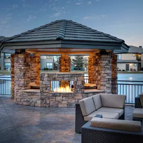 Fire pit lounge