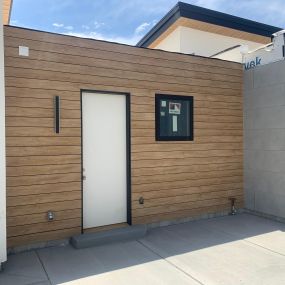 Chamclad siding installation on a new home