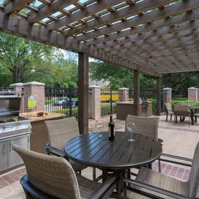 Outdoor grill and dining area at Camden Greenway Apartments in Houston, TX