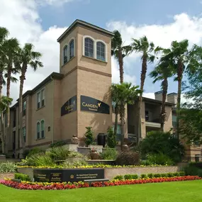 Exterior of Camden Greenway Apartments in Houston, TX