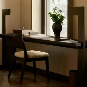 Grand Suite - Desk Area