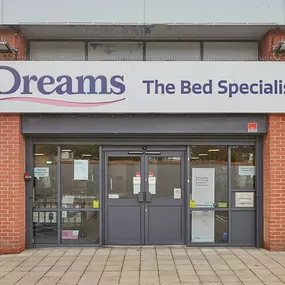 Bild von Dreams Romford - CLOSED