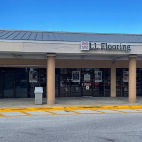 LL Flooring #1364 Vero Beach | 2124 58th Avenue | Storefront