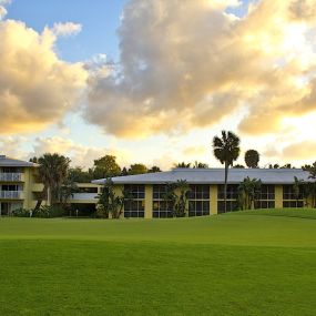 Exterior of Miami Lakes Hotel and Golf