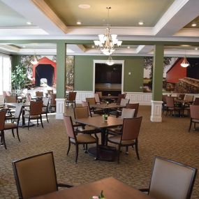 Traditional Dining Room with Restaurant-Style Dining