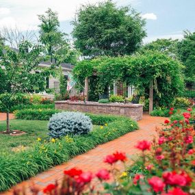 Outdoor Courtyard at Spring Arbor of Winchester