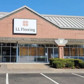 LL Flooring #1373 Milwaukie | 10872 SE Oak Street | Storefront