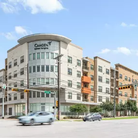 Exterior view of Camden Lamar Heights from North Lamar