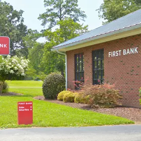 Bild von First Bank - Bennett, NC