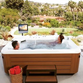 Hot tub built-in features allow you to customize your spa experience and make it even more enjoyable. From custom lighting and water features to advanced control panels, visit Valley Hot Spring Spas in Murrieta, CA to see the variety of options available.