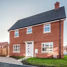 Newlands - Large Detached House with Garage