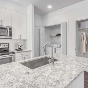 Modern Style apartment with full size washer and dryer