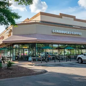 Nearby starbucks and other restaurants