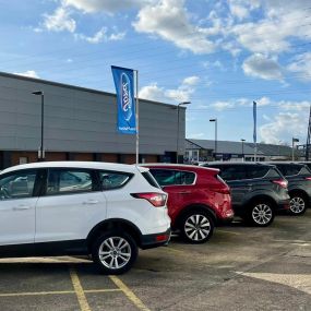 Cars outside the front of the Ford Cardiff dealership