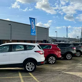 Cars outside the front of the Ford Cardiff dealership