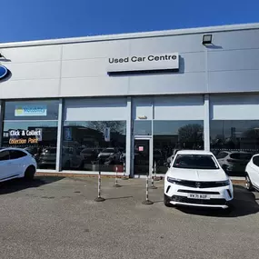 Evans Halshaw Ford Cardiff Exterior Front of Showroom