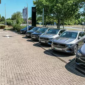 Stratstone Mercedes-Benz of Wakefield Dealership Exterior Forecourt