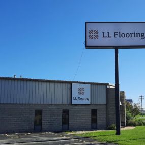 LL Flooring #1097 De Pere | 1452 Mid Valley Drive | Storefront