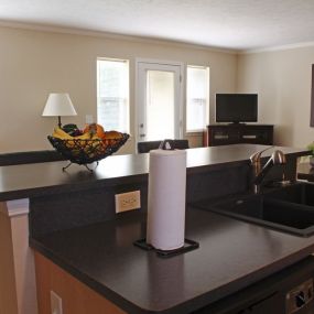 The kitchen at Lynbrook Apartment Homes and Townhomes