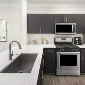 Kitchen with quartz countertop and stainless steel appliances at Camden Silo Creek apartments in Ashburn, VA