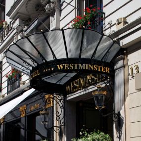 Entrance of Hôtel Westminster