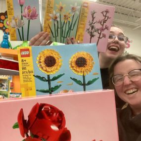 Showcasing some of the NEW legos we have in store!! Which ones are your favorites? Ours are the flowers, how adorable are those?! ????
