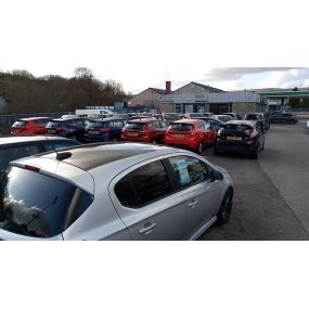 Cars outside the front of the Ford Glossop dealership
