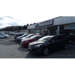 Front of the Ford Glossop dealership