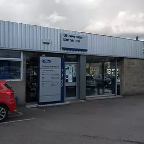 Entrance to the Ford Glossop dealership