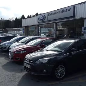 Front of the Ford Glossop dealership