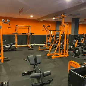 Basic-Fit Papendrecht Burg. Keijzerweg 24/7 - free weight zone