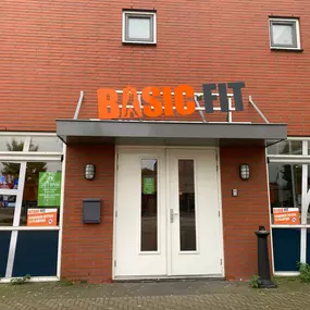 Basic-Fit Papendrecht Burg. Keijzerweg 24/7 - entree