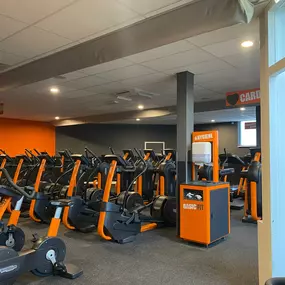 Basic-Fit Papendrecht Burg. Keijzerweg 24/7 - cardio zone