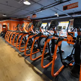 Basic-Fit Dordrecht Korte Parallelweg 24/7 - cardio zone