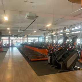 Basic-Fit Amsterdam Distelweg 24/7 - cardio