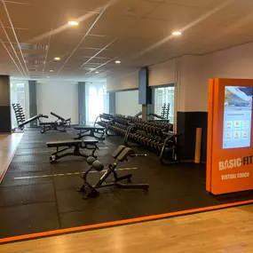 Basic-Fit Amsterdam Baarsjesweg 24/7 - free weight zone